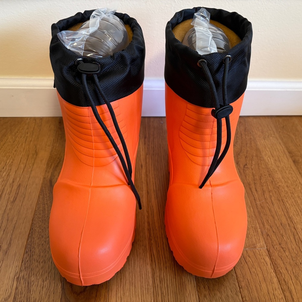 Loon’R Low Rise Winter Boots. Size Large. Unisex
M:  6.5-7.5.  W: 8-9. EU: 42-43